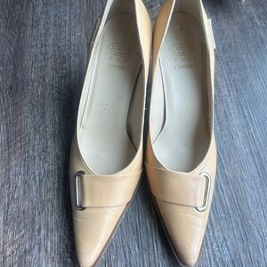 Joan & David Beige leather upper Heels with Silver Accent